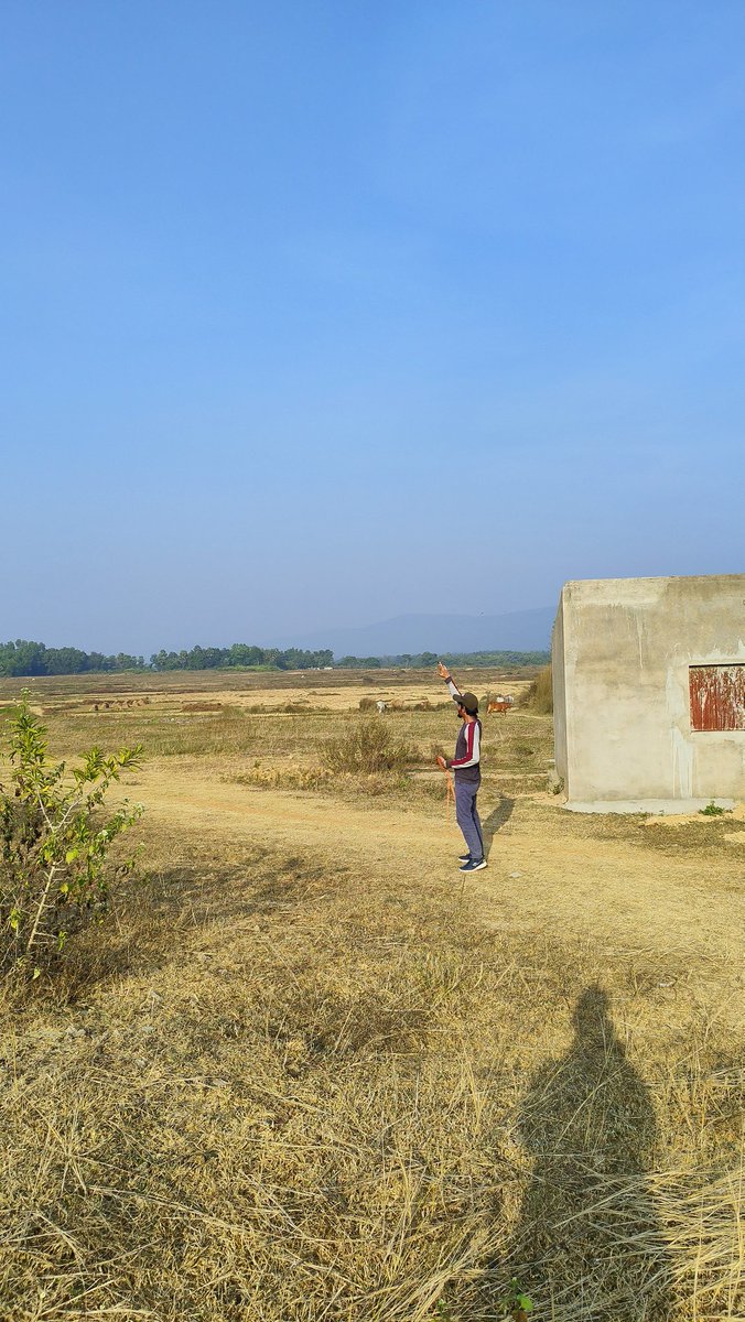 Structural Geology and Petrology field work. Galudi, Jharkhand. Tracking an antiformal anticline fold made of Quartzites. 

#iiserkolkata #fieldwork #Geology