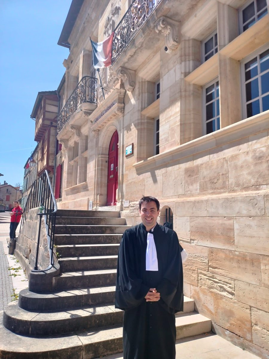 Le Barreau de la Meuse compte un membre supplémentaire ! Nous souhaitons la bienvenue à Maître Guillaume BAGARD et lui souhaitons de s'épanouir au sein de notre beau Barreau