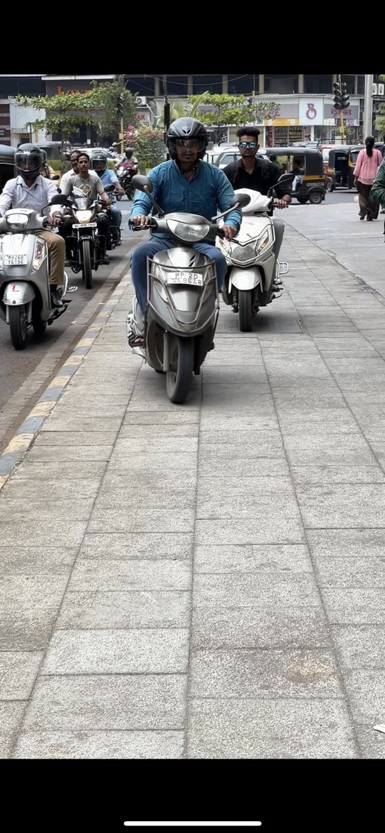 @Navimumpolice Kindly take some action against these Rule breakers. These people were driving on footpath because of traffic on road. It’s dangerous for public if they smash someone. Location: Near KFC, Belapur, Navi Mumbai Dated: 2nd May 2023 @NaviMumbaikars @NaviMumbaiCity