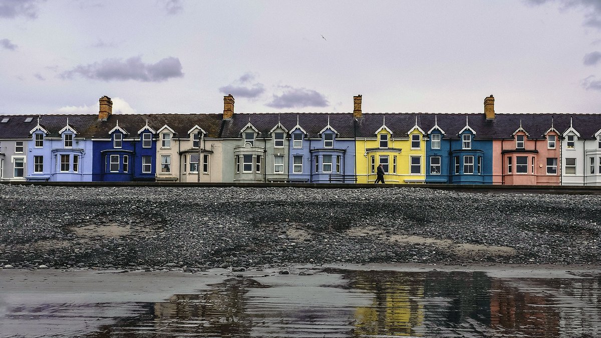 Did you know housing associations provide homes to 1 in 10 of the Welsh population?

With so many people living in social housing it's crucial that quality and safe housing is a priority.

Find out about our campaigns to support housing associations here: chcymru.org.uk/our-work/campa…