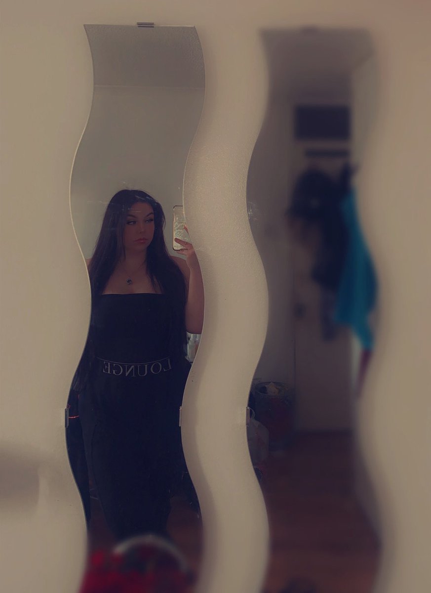 Chelsie__21's tweet photo. Afternoon mutts, there’s no better way to spend your day than hiding in the toilets and sending goddess what she deserves👸🏽
Available all day for sessions,approach correctly.

findom rtsub finsub paypig cuck sissy cashcow humanatm walletdrain whalesub https://t.co/tSB9Em1Gmk