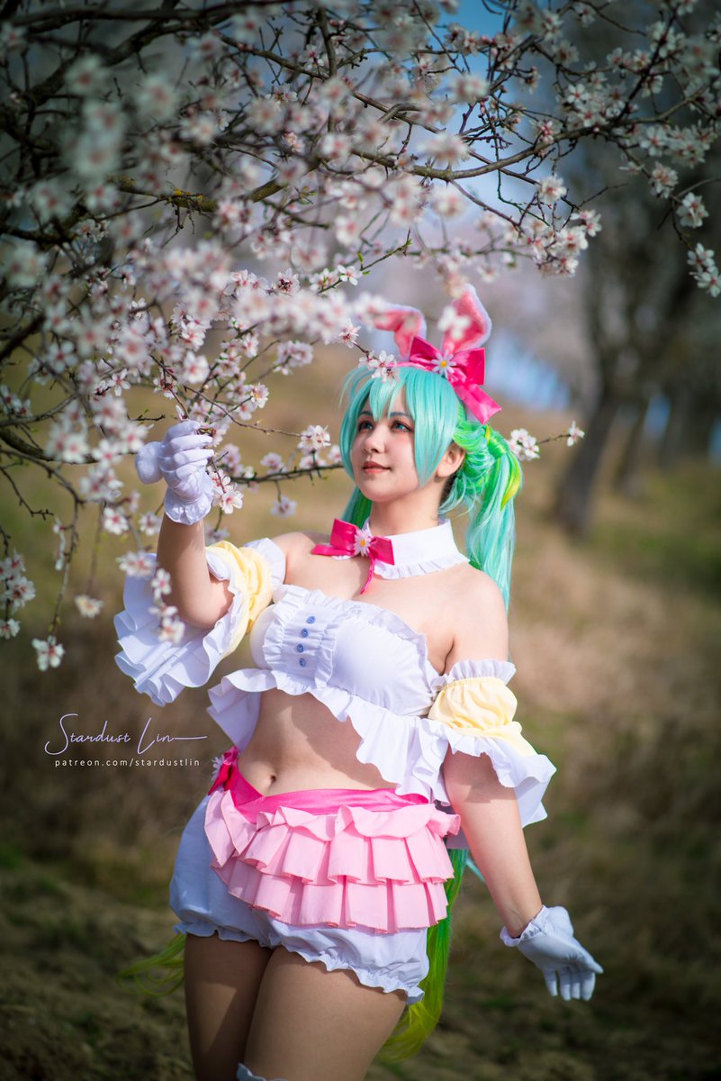 StardustLin01's tweet photo. Miku is watching you if you gave her 💙
初音ミク 2nd Season Spring ver.
RT and will even more interesting photos~
This photoset is reward on my Patreon🌸
#初音ミク #コスプレ #かわいい #春のコスプレ #hatsunemiku #springcosplay #cutegirl #cutecosplay #cosplay #vocaloidcosplay https://t.co/yj4mxCVQf8