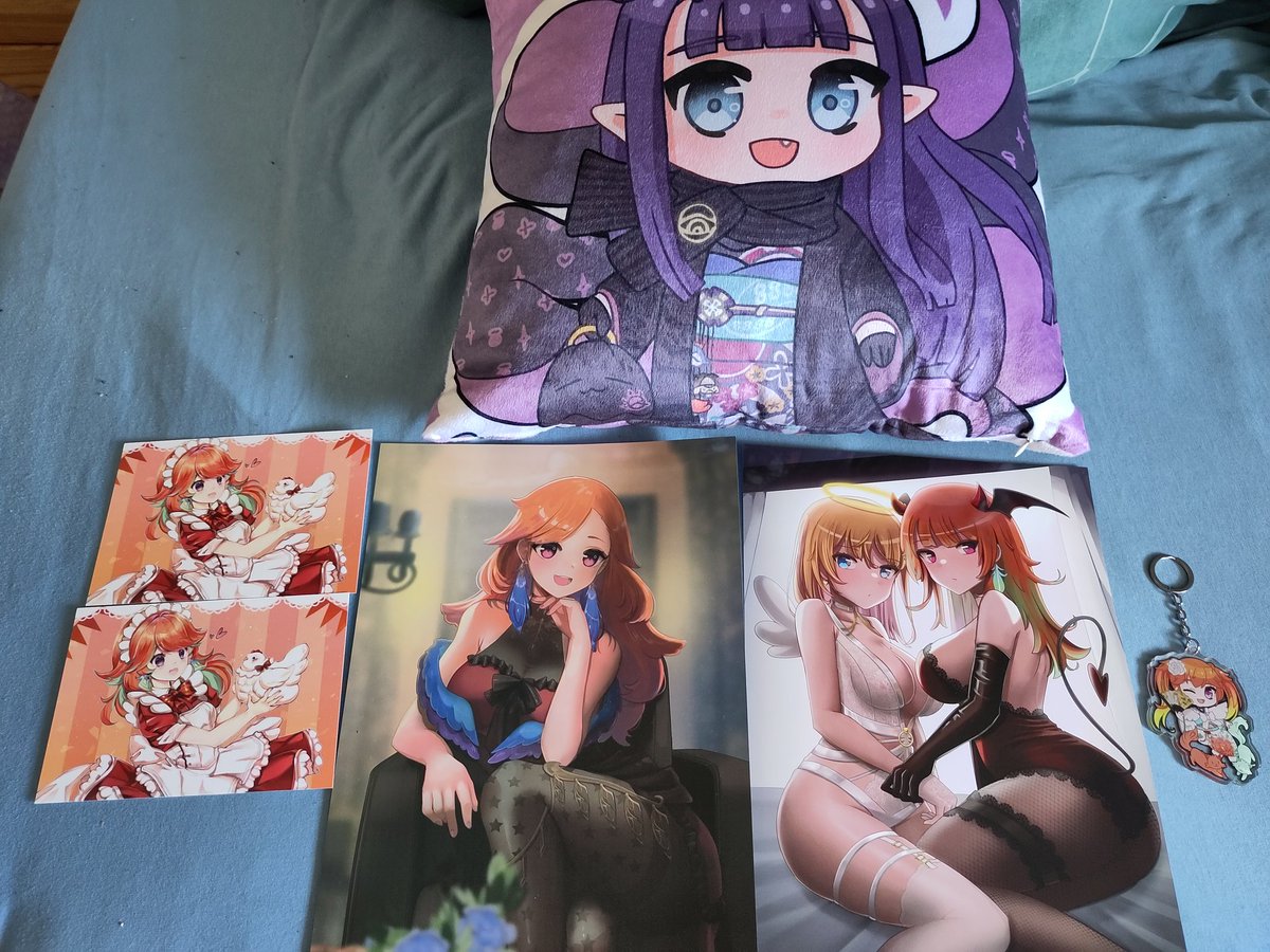 KazzyChann's tweet photo. Time to finally show of my Merch Grab from #animuc2023 !!
(And I will never forgive @KoalaUniverse for buying the last Wawa pillow Infront of our noses grrr)
Bless @OidaSama for all the amazing Holo merch for sale at the con!! Definitely gonna order the Wawa pillow from the store https://t.co/cYWEeoUqYW