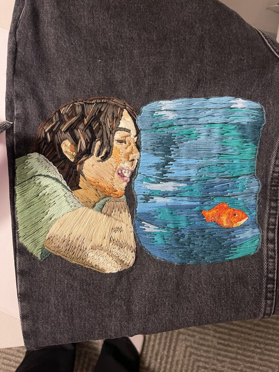 cherrymoonl1ght's tweet photo. pants :) spent the last week hand -embroidering the funniest fucking scene from haegum
#AgustD_SUGA_Tour_in_chicago #AgustD_SUGA_Tour https://t.co/oDTYbKd54d