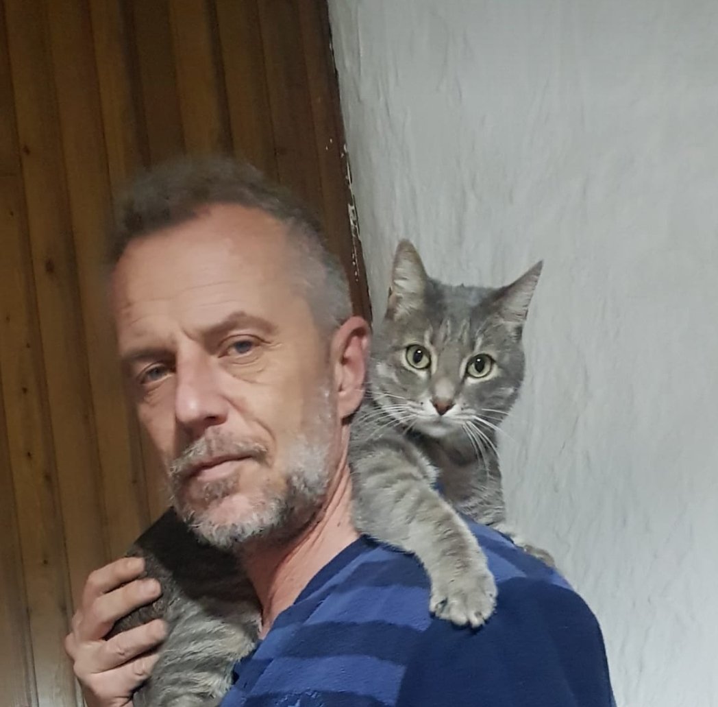 mauropomponi's tweet photo. Me and lupin . #cat #love #mauropomponidj https://t.co/QZFoMf27XT