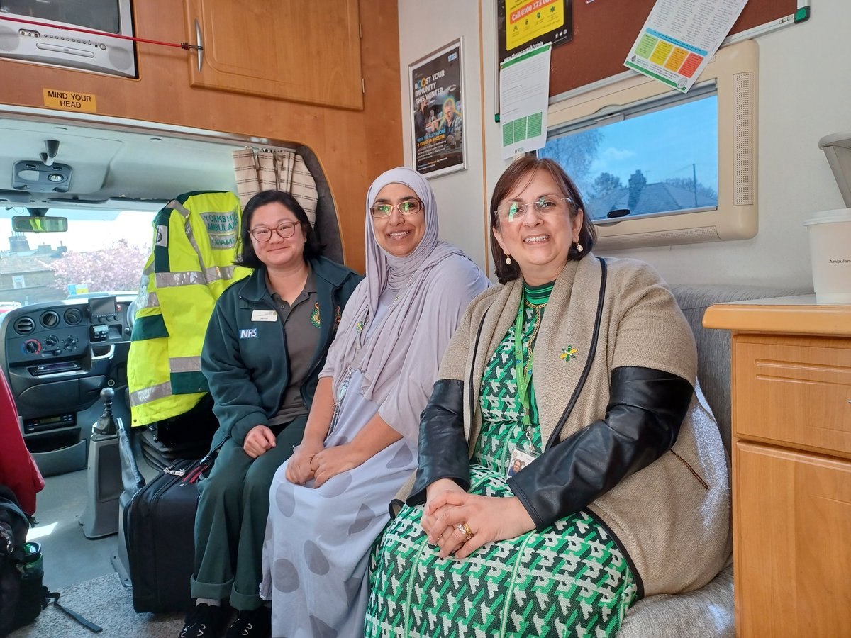 Out in  Bradford this morning talking about the YAS BME  Network <a href="/YorksAmbulance/">Yorkshire Ambulance</a> <a href="/rodbarnes_yas/">Rod Barnes</a>