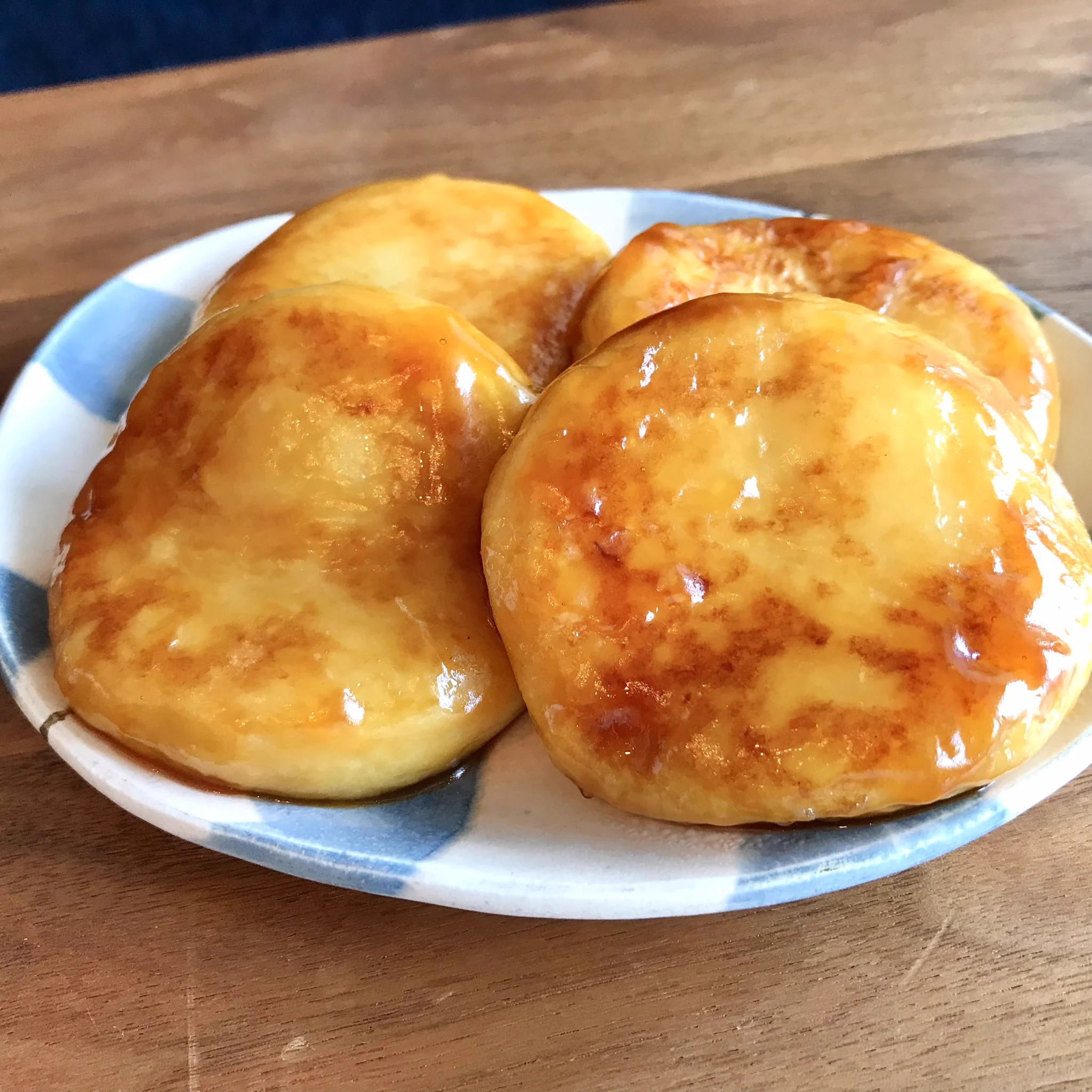 みたらしダレとの組み合わせがとっても美味しそう！おやつにぴったりそうな「いももち」レシピ！