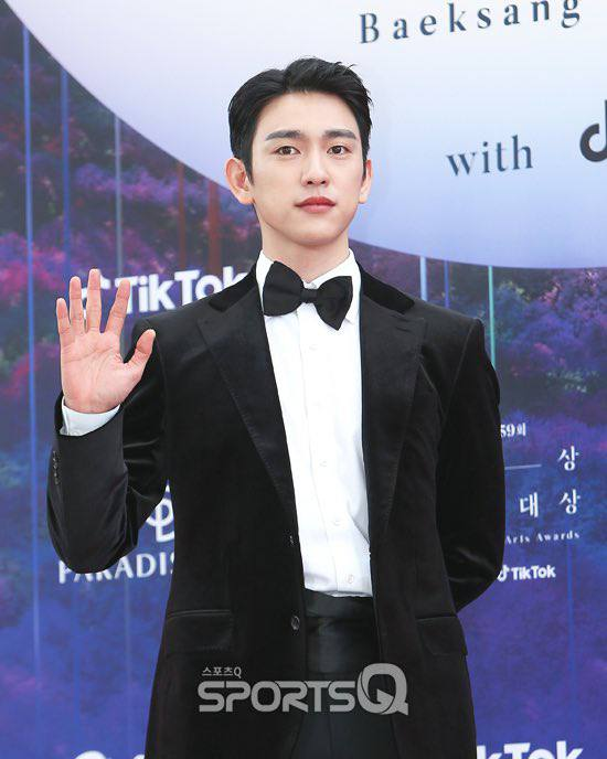 PO7SON's tweet photo. ‹ 𝗥𝗲𝗱𝗖𝗮𝗿𝗽𝗲𝘁 › ⠀ @JY49P in ‘59th Baeksang Awards https://t.co/Gw1f0zlz1B