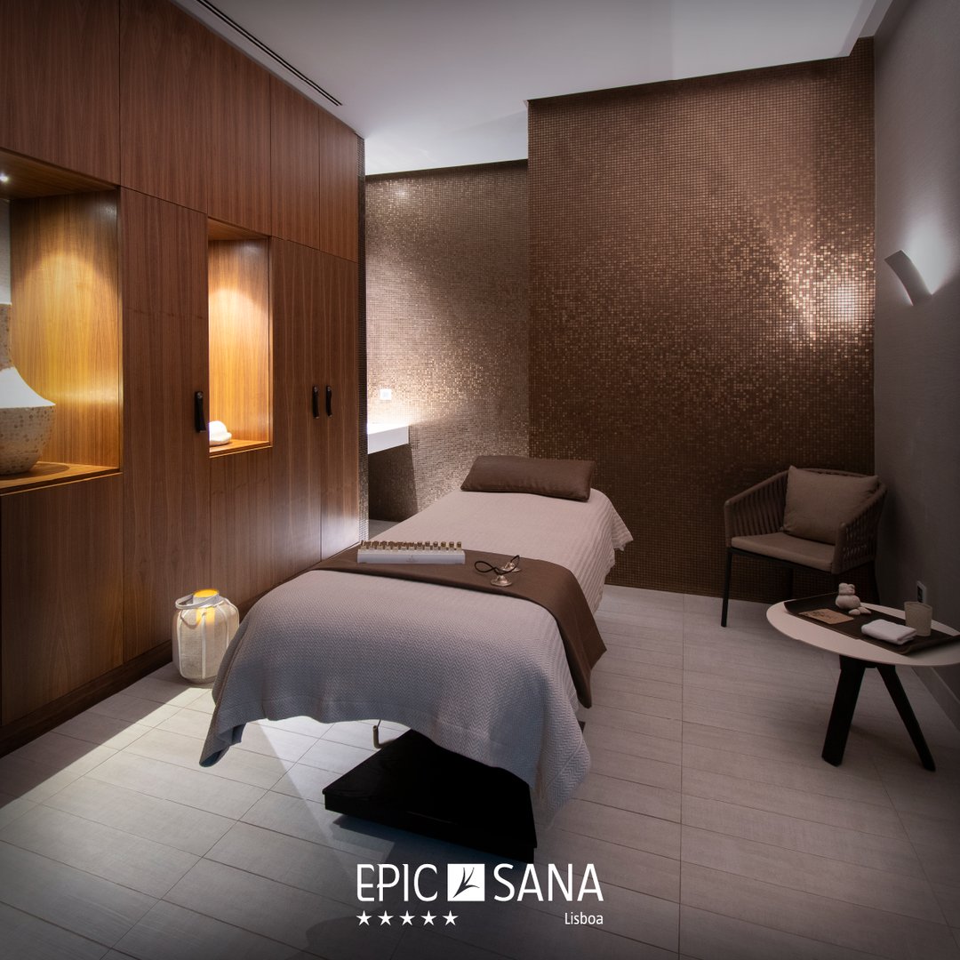SANAHotels's tweet photo. Prontos para ver aquele sorriso que é tão único nas Mães?

Só tem que escolher entre a nossa seleção de tratamentos de luxo do SAYANNA Wellness &amp; Spa e adicionar este fabuloso presente à festa.

Porque a Mãe merece o melhor do Mundo SANA: https://t.co/fVx3S7xLQh https://t.co/2B3IqZtHZ0