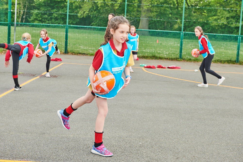 ❓Did you know, as part of <a href="/FerreroUK/">Ferrero UK & Ireland</a>‘s @JoyofmovingUK CSR programme, we go into schools within our community and teach Year 5 children about the importance of physical activity, a balanced diet and leading an active lifestyle!

@EFLTrust | #Joyofmovinguk