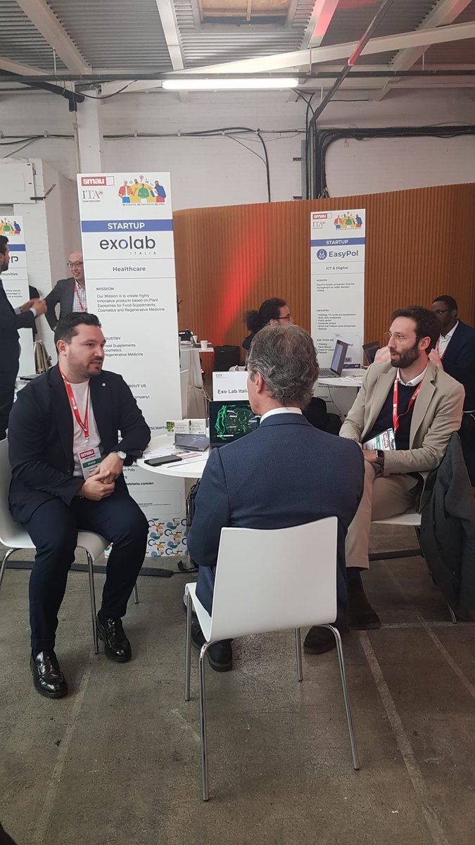 AgsvilCHPE's tweet photo. Nella prima giornata di #Smau Italy #RestartUp in #London #pitch, incontri di #matching, e tanto altro per #ADDYXsrl @AstraKode #Diskoversrl #ExoLabItalia coordinate da @AgsvilCHPE grazie a @Regione_Abruzzo.
#innovation #business #Abruzzo #Londra #UK
@smaunotes https://t.co/VxlnvrTESo