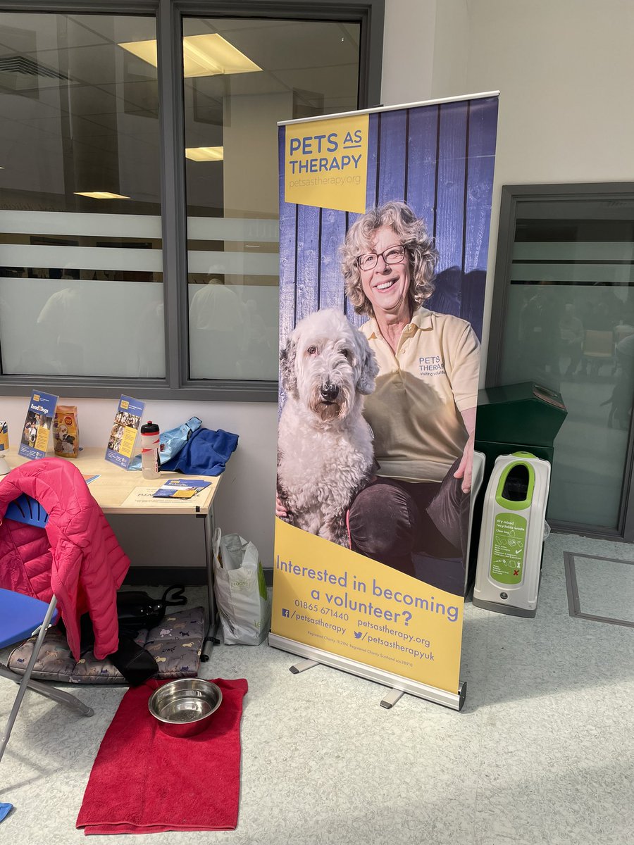 Happy to see @PetsAsTherapyUK in Peterborough City Hospital Atrium today, I met the beautiful Blossom 🐾 Great to see so many dogs who can benefit our patients, visitors, carers and staff 💙 @NWAngliaFTPTEX #petsastherapy #greyhound