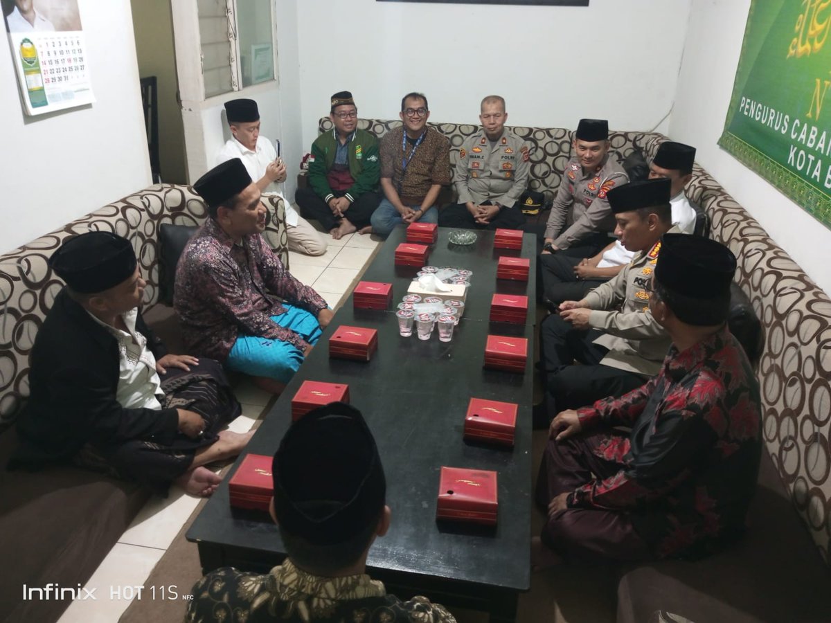 aa_rozak's tweet photo. Kunjungan silaturahim Kapolretabes bandung Kombespol Budi Sartono di kantor PCNU Kota Bandung https://t.co/E8PLMtvkip