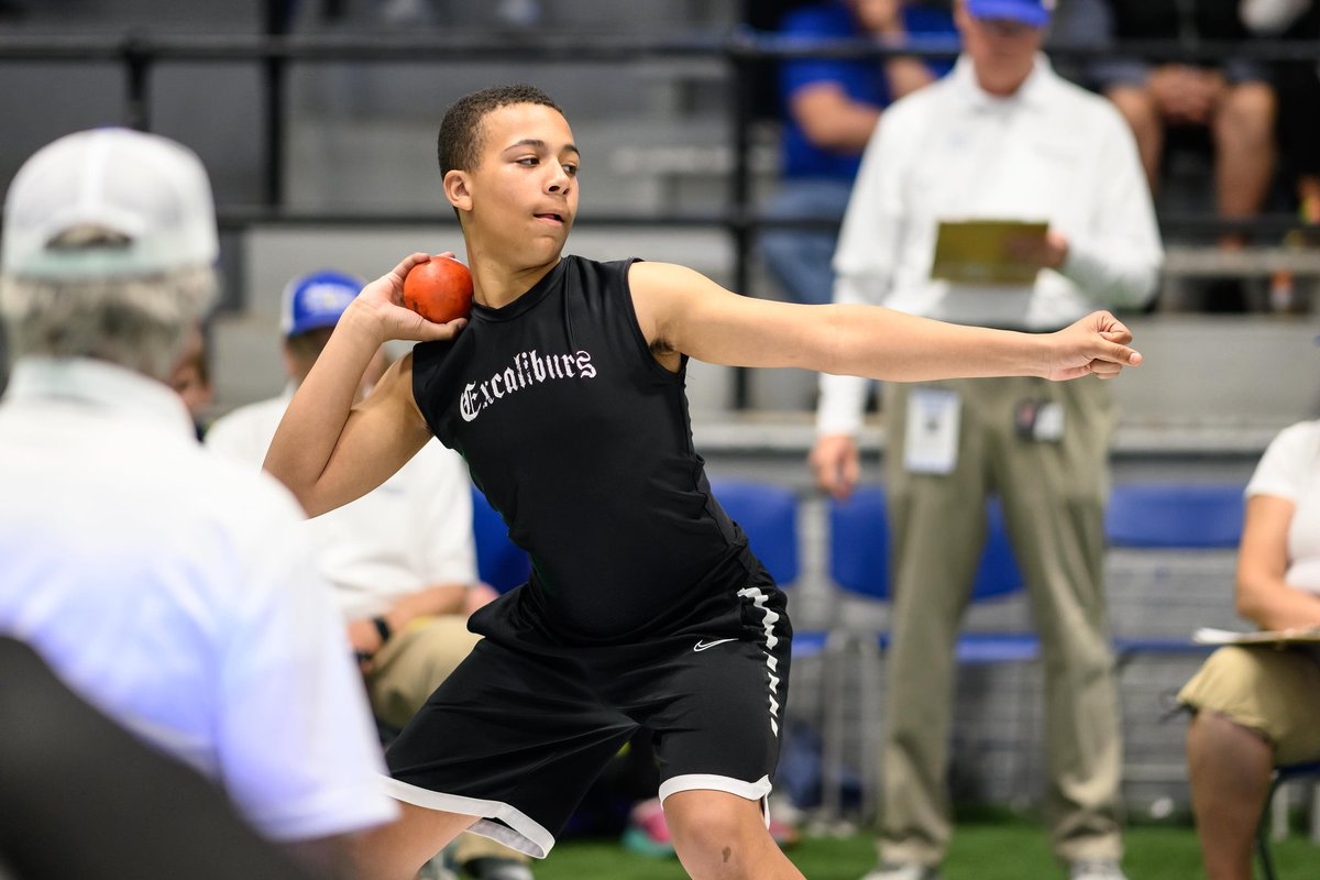 Absolutely amazing pictures of Braylon last week at the Drake Relays throwing event. Luke Lu is so very talented. Appreciate him capturing these for us! 📷❤️