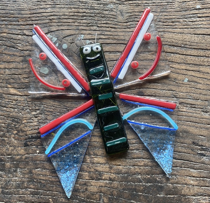 Adult fusing session on Thursday 11th May. Make a butterfly or dragonfly to celebrate the changing seasons. The session is from 10.30 - 12noon and costs £17 (plus booking fee). Please book via: ticketsource.co.uk/red-house-glas…