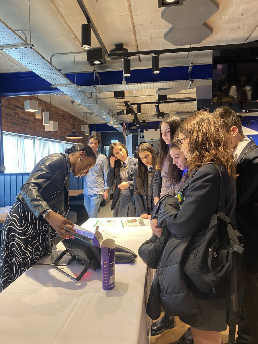 NDCCScience's tweet photo. Aortic Futures Careers Day was an invaluable opportunity for our Year 10 students to discover the world of biomedical research, learn about the importance of improving community health and gain inspiration to pursue a career in this life-changing field. @NDEvertonValley @EITC https://t.co/2NSx6sCNBl