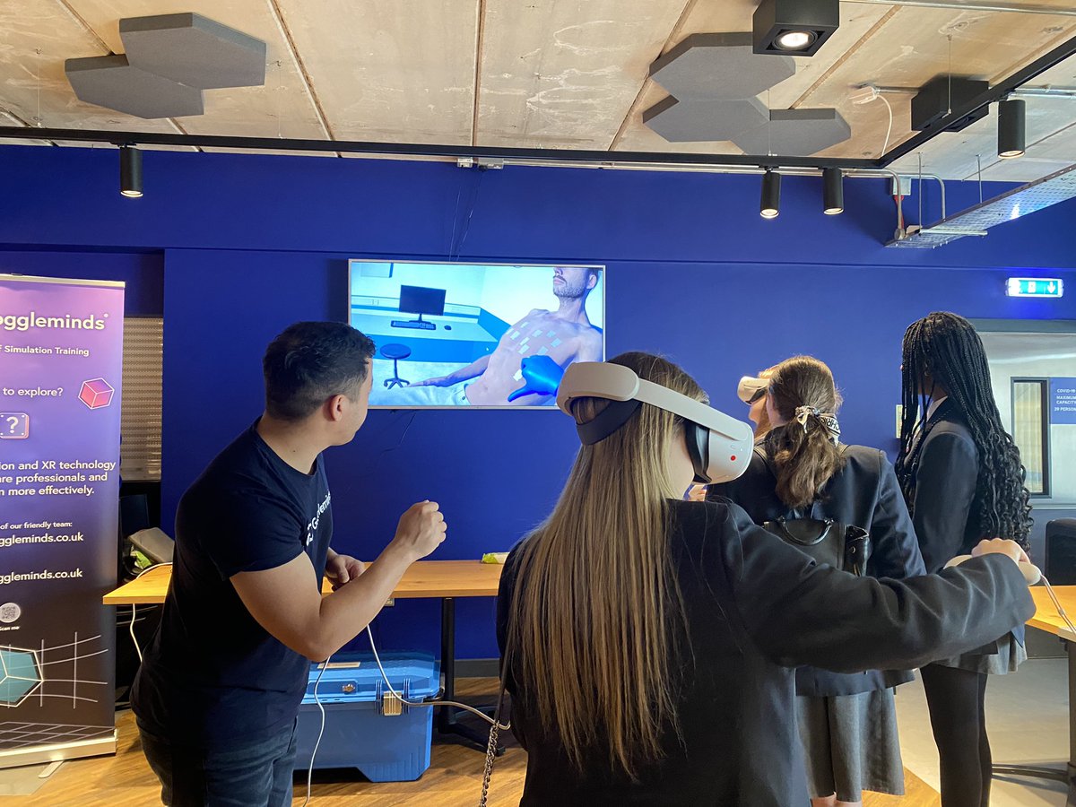 NDCCScience's tweet photo. Aortic Futures Careers Day was an invaluable opportunity for our Year 10 students to discover the world of biomedical research, learn about the importance of improving community health and gain inspiration to pursue a career in this life-changing field. @NDEvertonValley @EITC https://t.co/2NSx6sCNBl