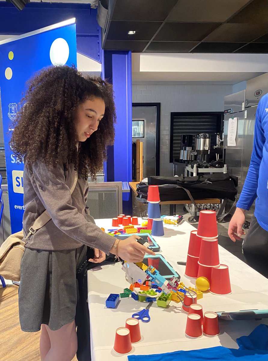 NDCCScience's tweet photo. Aortic Futures Careers Day was an invaluable opportunity for our Year 10 students to discover the world of biomedical research, learn about the importance of improving community health and gain inspiration to pursue a career in this life-changing field. @NDEvertonValley @EITC https://t.co/2NSx6sCNBl