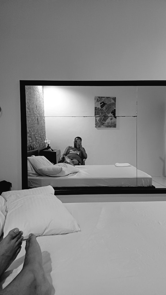 alidadbod's tweet image. #alone