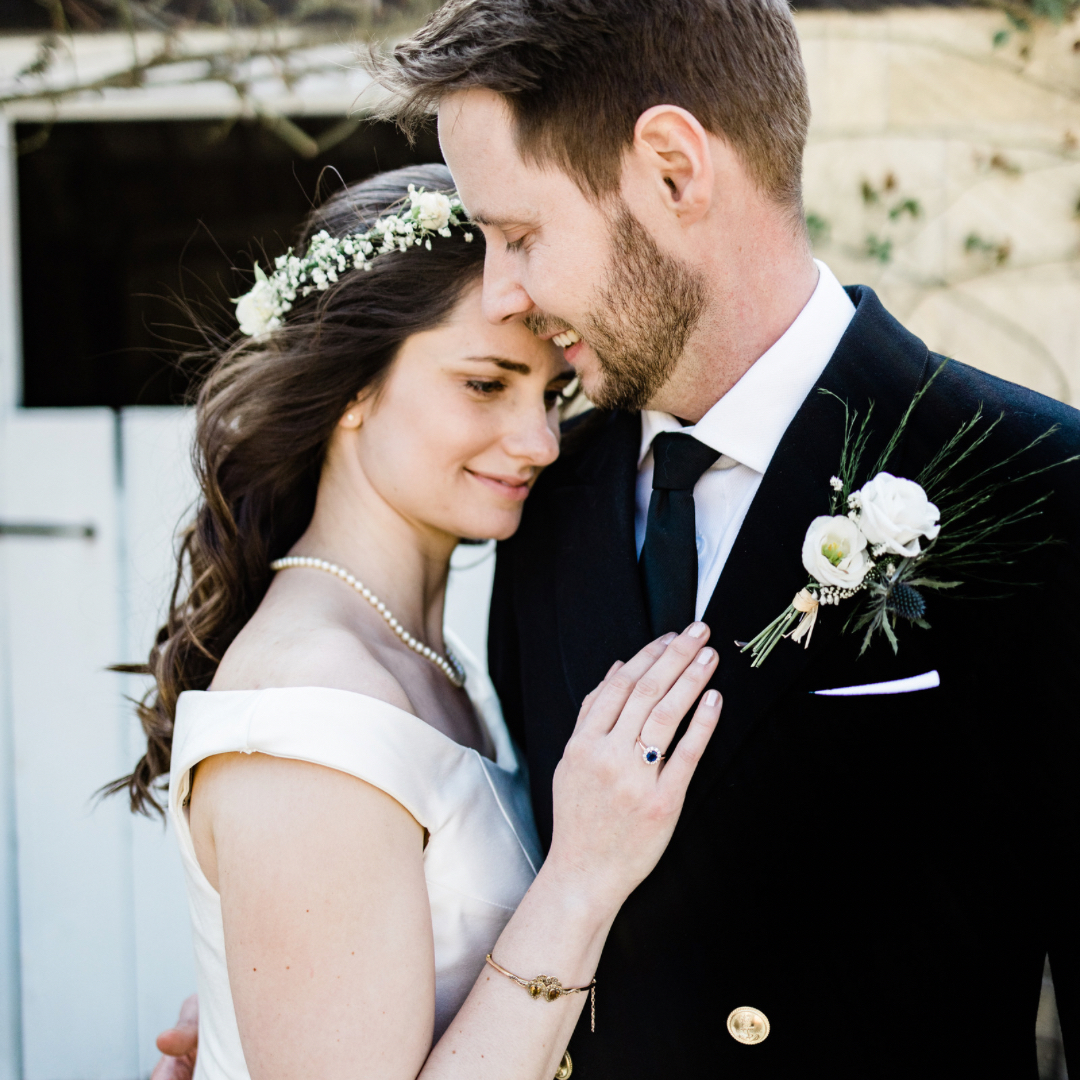 KateIzakPhoto's tweet photo. When Melissa and Alexander reached out to me to photograph their wedding, I was thrilled. What a beautiful couple and stunning location @Ashleywoodfarm I was over the moon to be able to capture those romantic gorgeous moments between them.  
Being able to photograph such a specia https://t.co/OLdkrqOxNr