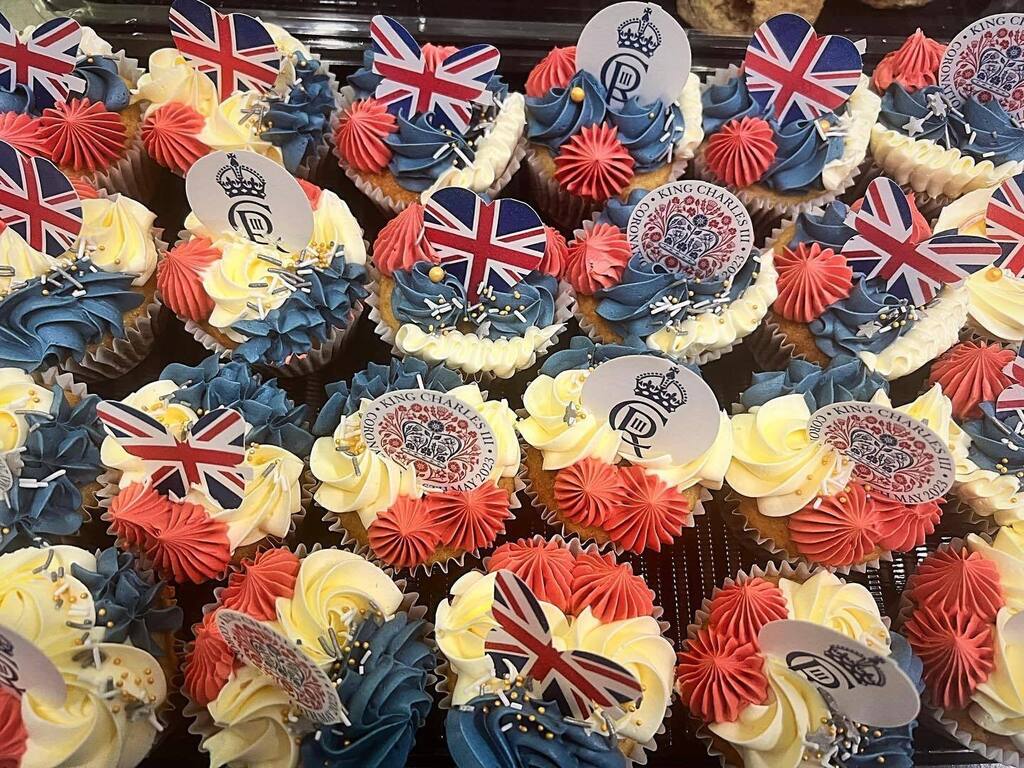 thoroughbreads's tweet image. Our coronation cup cakes are now being prepared!🇬🇧🧁 #kingscoronation #coronation #cupckes #freshlybaked #godsavetheking #unionjack #unionjackflag  #kingcharles #cambridge #thoroughbreadscb4 instagr.am/p/Crx3adsOspl/