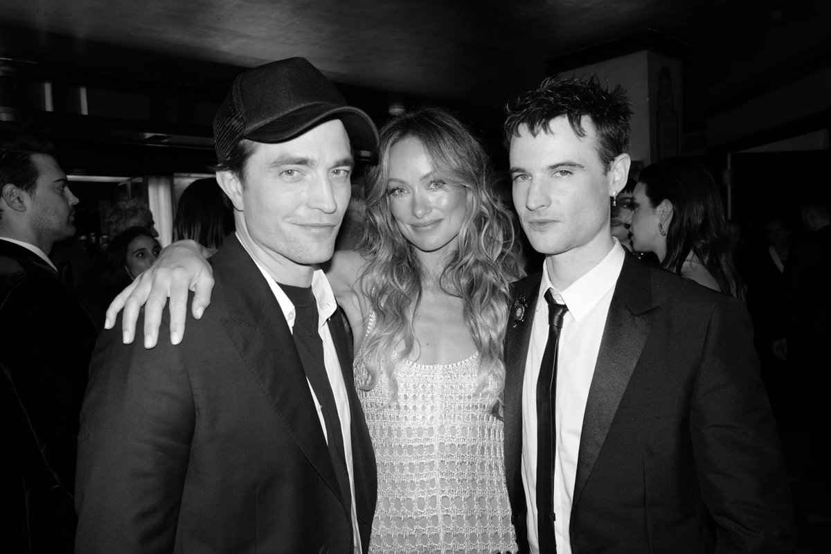 v_mermaid91's tweet photo. Robert Pattinson with cool people at the #MetGala : Tom Sturridge, Olivia Wilde, Ke Huy Quan, Gwendoline Christie, Kim Jones, Christina Ricci, Kate Moss etc... But my favorite is always you, Tom 🥹❤️ #Tombert #MetGala2023 https://t.co/vhifQykKme https://t.co/n6gxZKd2f4