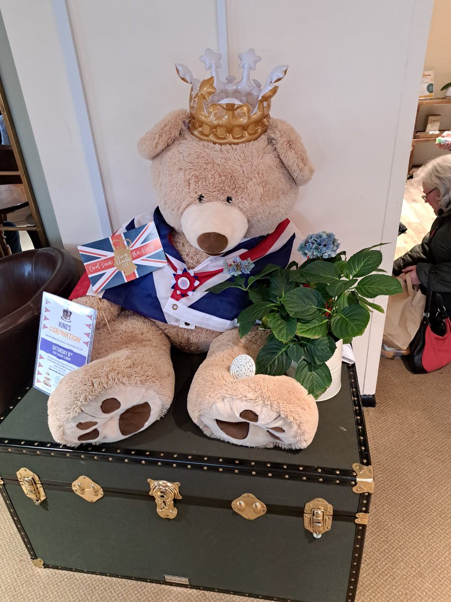 leatherheadhub's tweet photo. Someone is in the spirit of the occasion and ready for Saturday!
Come along to watch the live stream and celebrate the coronation at LCH. 
Pre-order a platter including sandwiches, scones, fruit &amp; cake at the cafe this week. £5 for 1-2 people, and £10 for 3-4.
#Coronation https://t.co/TzgNNZaGXa