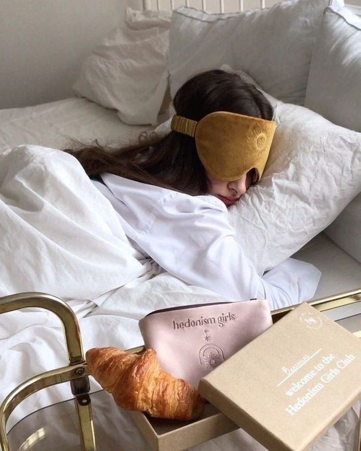 zalyazahari's tweet photo. I think ramai yang ada masalah susah nak tidur awal waktu malam end up pukul 4-5 pagi baru boleh tidur. Here's a few tips korang boleh buat untuk buat korang mengantuk awal -- https://t.co/BnaUZV8YCb