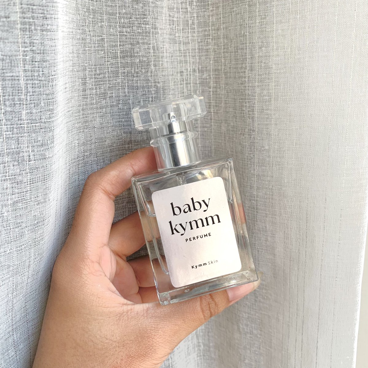 kymm_skin's tweet photo. GIVEAWAY BABY KYMM PERFUME WEEK 1 MEI

✨Tukang Odading Masak Kari
Makannya Pakai Daun Bawang
Pakai Baby Kymm Setiap Hari
Dijamin Bau Badan Jadi Hilang✨

‼️ Kimmy mau bagi-bagi 100 parfum Baby Kymm buat kalian yang reply meme pantun paling lucu! ‼️

Rules:
• Retweet
• Like Tweet Ini
• Follow @kymm_skin 
• Drop di Reply dengan Gambar Meme Pantun paling receh dan lucu yang kamu punya!
• Pakai hashtag #wangibersamakymmskin yaaa bestie-bestiee

Pengumuman Give Away 8 Mei 2023 melalui DM!
Good Luck Bestie Bestie Kimmy🫶🏻