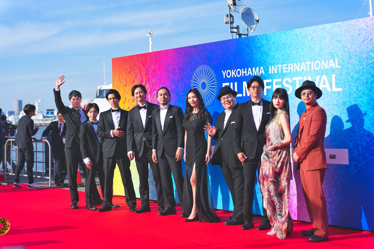 de___javu's tweet image. 第一回横浜国際映画祭
映画『YOKOHAMA』
映画「死仮面」

中村監督と共に演者のみなさんとレッドカーペットを歩かせて頂きました！
目標が叶う瞬間
ずっと忘れません
ありがとうございました!

明日は9:45から上映・舞台挨拶
これからもよろしくお願いします

#横浜国際映画祭
#YOKOHAMA
#秋沢健太朗