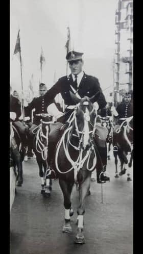 visualnews's tweet image. Dia de la Policia Montada
Policia Montada. Escuadra Azul.
El Comisario Mayor Enrique Pascual Picciuolo es la historia misma de la Institución. Retirado en 1986, fue nada menos que el primer Jefe y Fundador de la gloriosa #EscuadraAzul🐎 de la #PFA🇦🇷.