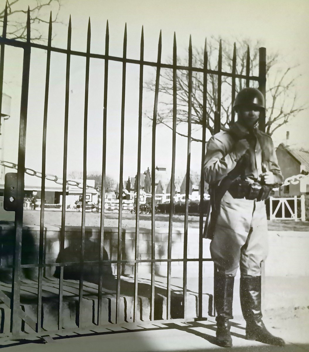 visualnews's tweet image. Dia de la Policia Montada
Policia Montada. Escuadra Azul.
El Comisario Mayor Enrique Pascual Picciuolo es la historia misma de la Institución. Retirado en 1986, fue nada menos que el primer Jefe y Fundador de la gloriosa #EscuadraAzul🐎 de la #PFA🇦🇷.