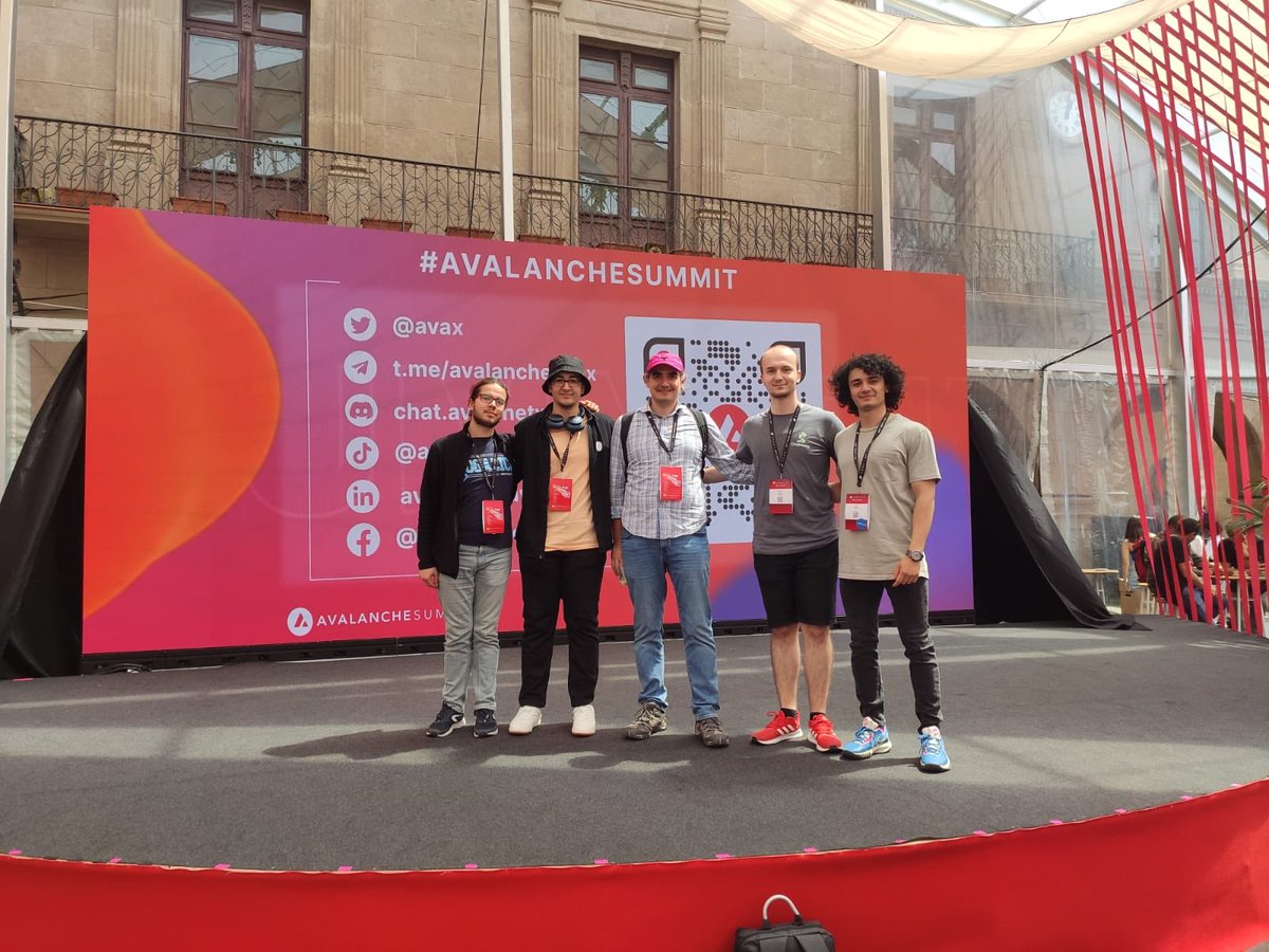 bogazicichain's tweet photo. #Avalanche Summit 2023 için Barcelona’dayız! 🇪🇸

#BUchain üyeleri @0x_orkun, @baris_cankir, @tolgazengin_vcs ve @cagdasparlakcp olarak Boğaziçi Üniversitesi’06 döneminden @1lk3ru ile birlikteyiz! ❤️

Stickerlarımızı almak için alanda bizi bulmayı unutmayın! 👀 https://t.co/wILaXwNQb5