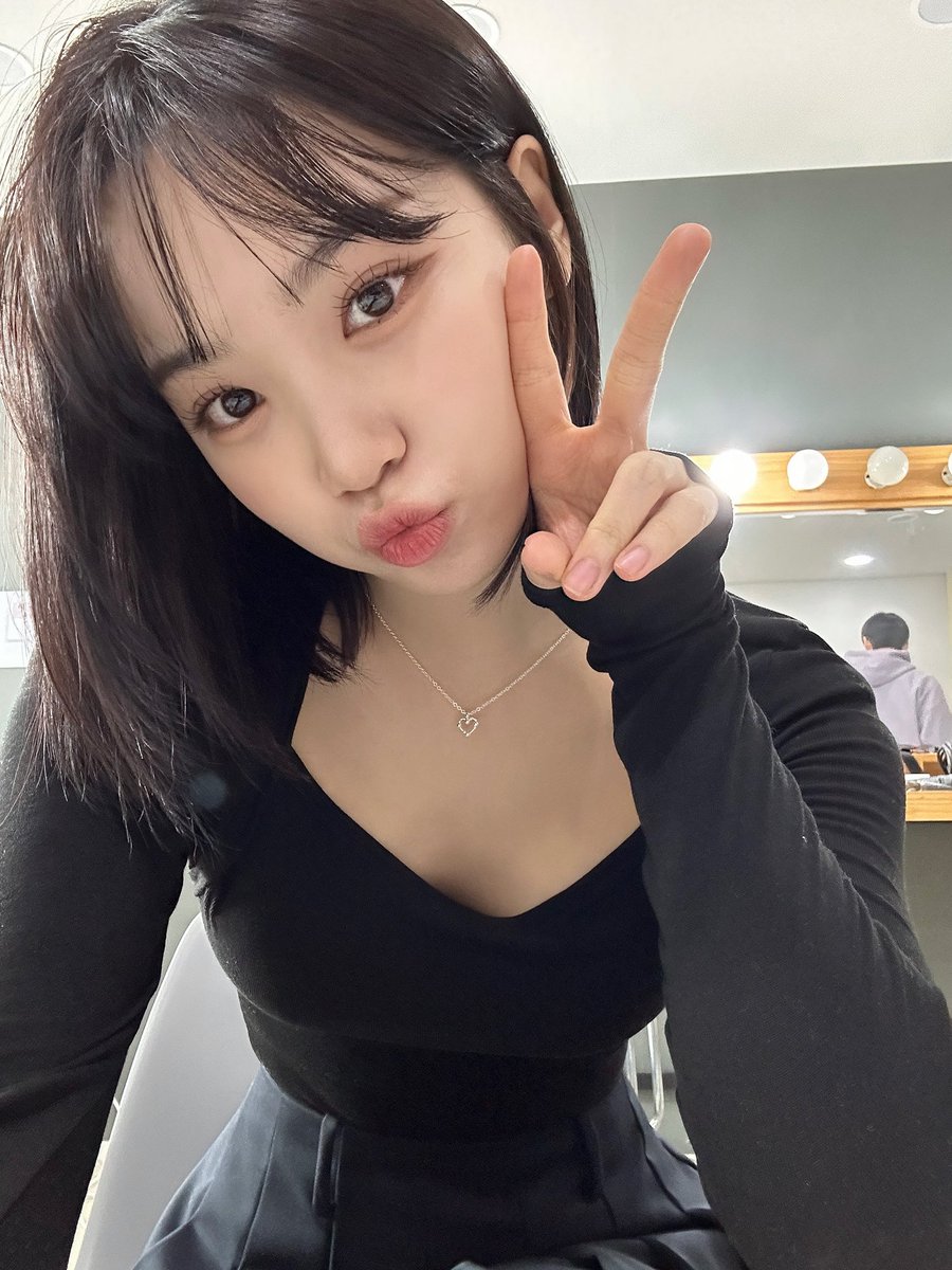 kcwgallery's tweet photo. weverse update https://t.co/5HbzRsHylA