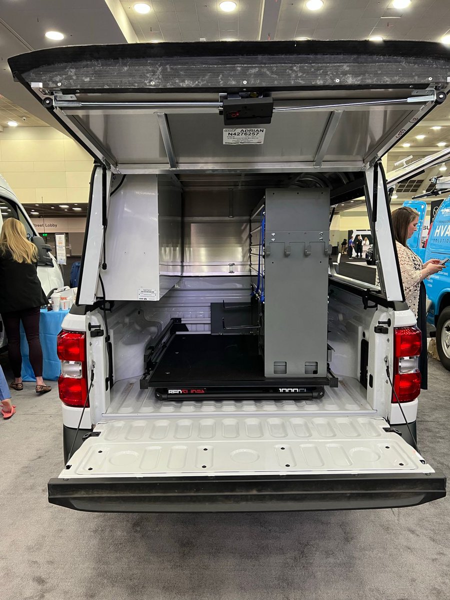 SchindlerNA's tweet photo. Rightsizing our fleet vehicles is an important strategy to reduce CO2 emissions, which is why Schindler has committed to deploying 350 Ford Maverick hybrid trucks into our fleet by the end of the year. #netzeroby2040 #weelevate #schindler #schindlerelevator https://t.co/y37SBZPo77