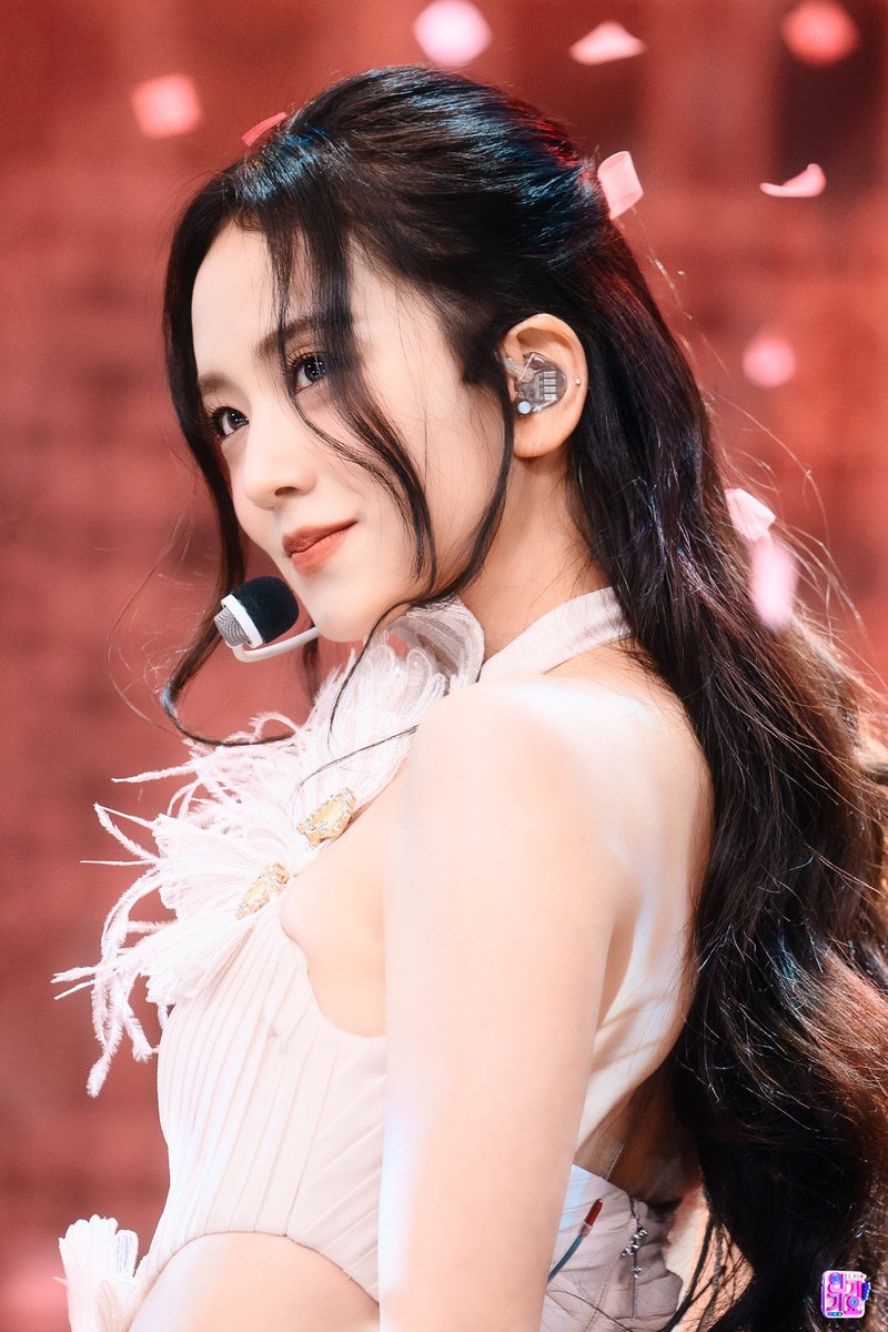 sushibap_'s tweet photo. GODDESS JISOO 
#JISOO_FLOWER #JISOO #FLOWER #AllEyesOnMe #Jichu #JISOO_ME #ME https://t.co/BXPgC5KwcR
