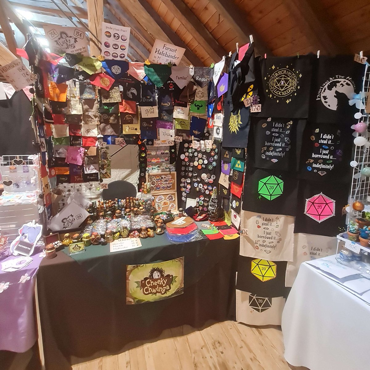 CheekyChwinga's tweet photo. @animuc  was an absolute blast! Thanks for visiting us and all the nice conversations - with power or without :'D but we made it work either way, so yay to us!
It was super sweet to hear that so many of you were really happy to see us again!
#animuc2023 #animuc #dnd5e #dnd #art https://t.co/CmvIPzWK3e