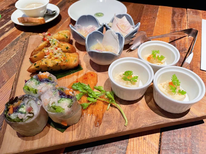 アクアリウムがあるお店でアフターだよぬいちゃん ご飯美味しかった〜!!デザートプレートにラウンジの名前書いて貰っておてテンション上がった