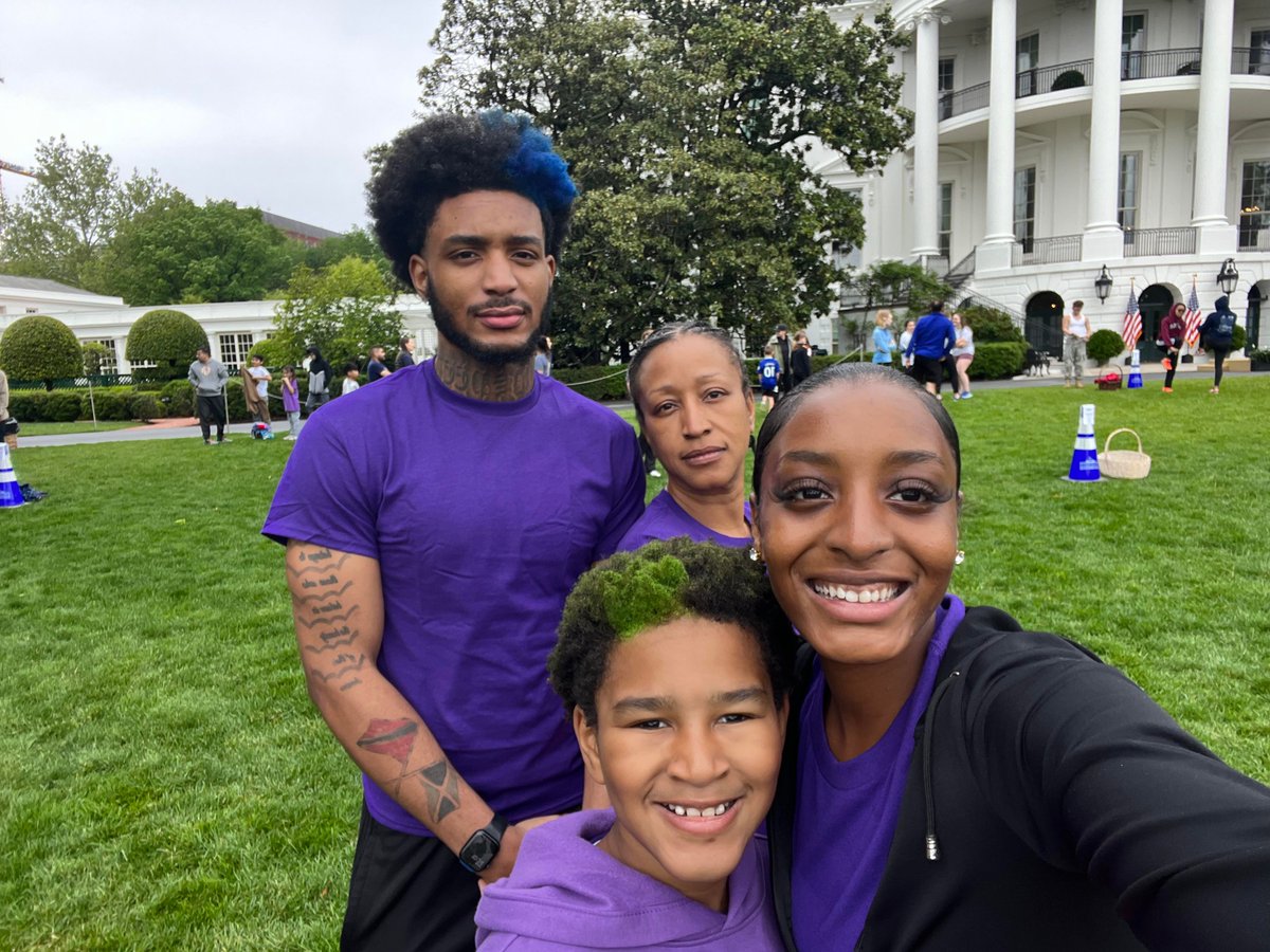 Camp Corral rounded out Month of the Military Child at The White House! Families participated in a Workout facilitated by Team RWB ... a once-in-a-lifetime opportunity!

#militaryappreciation #officeofthefirstlady #teamrwb #elizabethdolefoundation #hiddenhelpers