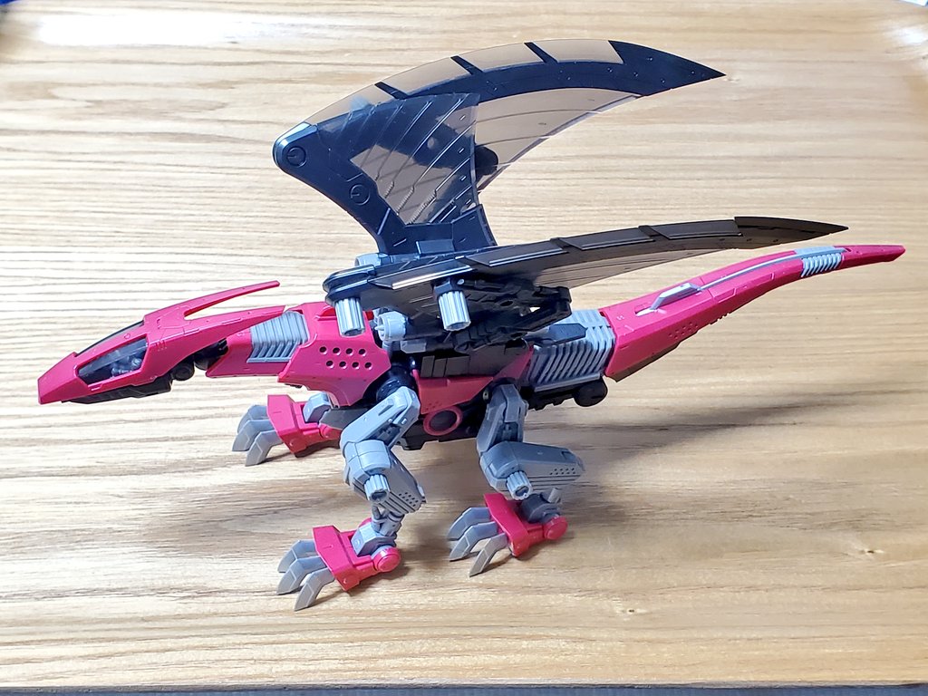 bird73911595's tweet photo. のんびり組んでたけど、HMM(ゼネバス)レドラー完成✌️
元キットは胴体に可動部が無く、HMM化でどう関節を仕込むかと興味深いキットでした。
一部ゴリラ力が要る所もあれど概ね組みやすく、動かすと素立ちの流線形から想像出来ない様なアクションがキマり、とても楽しいキットでした!👍️
#HMMZOIDS https://t.co/M1dW195P3a