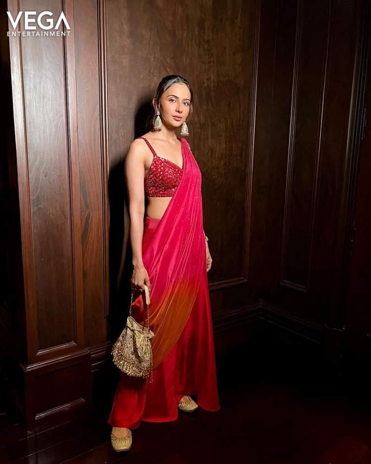 vegaent's tweet photo. Gorgeous #RakulPreet🧡❤
#tollywoodactress #vega #entretainment #vegaentertainment https://t.co/oxs6nmvgze