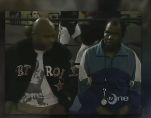 ShadesDet's tweet photo. Who else was fascinated by how many #negroLeague jerseys, jackets and T-shirt’s #CharlesDutton from #Roc had!!? I was watching always, till one day he had a sick #DETROITstars jacket on and I was floored!! 90s kid in me was needing that. 😂 https://t.co/GvyAnlecPL