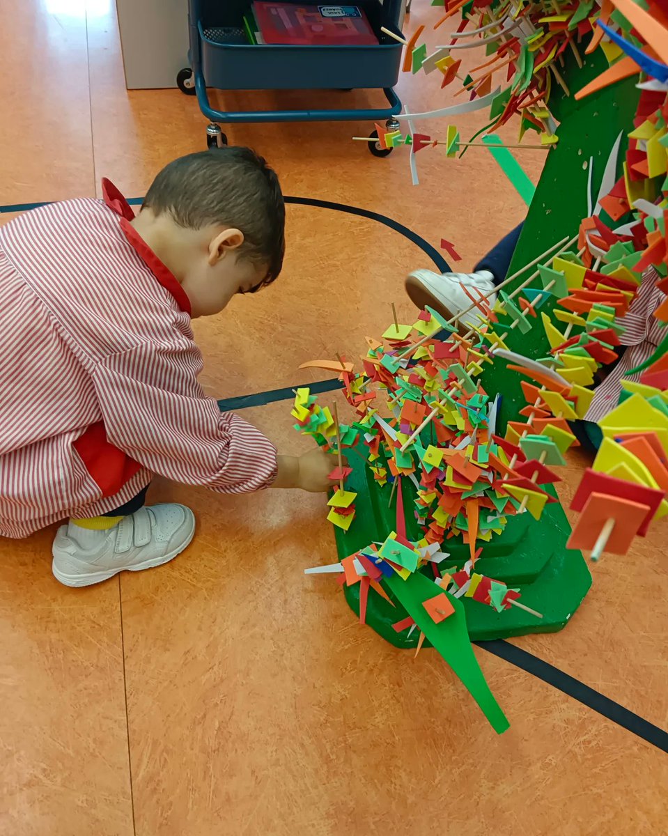 RealejosNazaret's tweet photo. ¡Así de bonita ha quedado la cruz de #EducaciónInfantil ! ¡Elaborada por los más pequeñitos pero la más grande en ganas y buen corazón! ¡Enhorabuena artistas, ha quedado preciosa! #SentimosMayo
.
.
#ColeInnovadores #LookUp #MomentosQueSonRegalos #LosRealejos @aytolosrealejos https://t.co/Mvfy1QfyTM