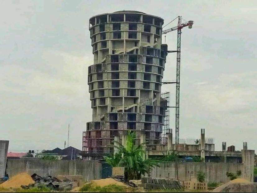 AyebagbalinyoS's tweet photo. Gov Alamieyeisgha conceived the idea of this great project but was kicked start by Goodluck Johnathan to the second floor then Gov. @HETimipreSylva took it to where it is now (The eighteenth floor).
Sen Dickson only fenced it and @govdouyediri hasn't added even a shovel of.. https://t.co/9I4H8nTSRF