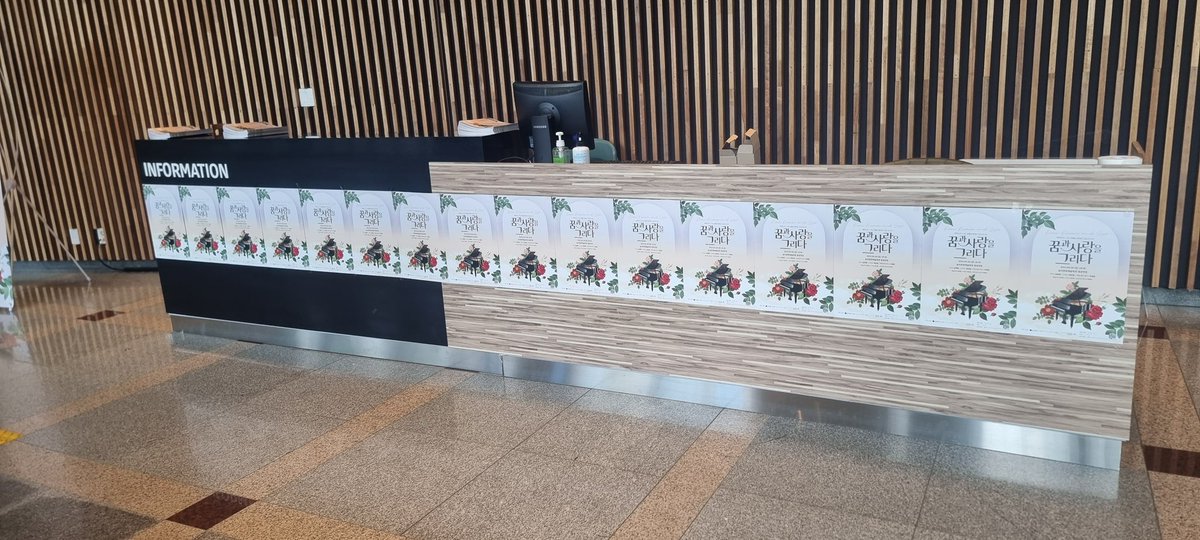 LeadHandP's tweet photo. 매번하는 공연이지만 공연은 매순간에 어려움이 생기는 것 같습니다. 
관객여러분 덕분에 잘 마무리가 되었습니다☺️ 공연을 찾아주셔서 감사드리며 다음 공연도 많은 성원 부탁드립니다. 🎶

#리드에이치앤피 #클래식 #음악회 #꿈과사랑을그리다 #피아노 #성악 #쇼팽 #한국가곡 #김려령 #최진경이경호 https://t.co/wcddN09HjU