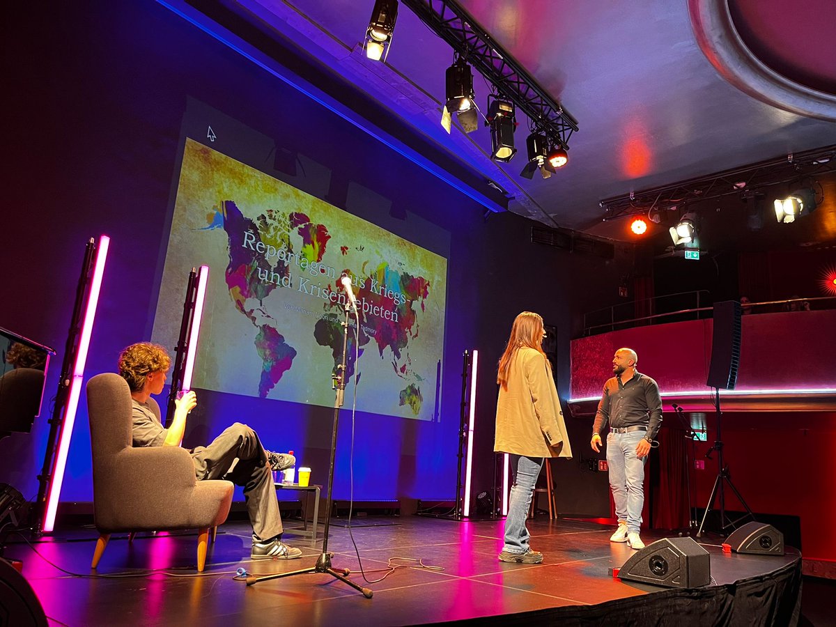 JmS - Journalismus macht Schule (@jms_verein) on Twitter photo 💡#Medienkomptenz stärken: Wie wir uns vor Manipulation schützen. Ein Bildungsevent in Hamburg gefördert durch die <a href="/OBSFrankfurt/">Otto Brenner Stiftung</a>.
Journalist:innen Mariam Noori und <a href="/SulaimanTadmory/">Sulaiman Tadmory</a> berichten Schüler:innen über ihre Arbeit zwischen Taliban und syrischen Scharfschützen. 🎥<a href="/TIDE_HH/">TIDE-Hamburgs Bürger:innensender+Ausbildungskanal</a> 💡#Medienkomptenz stärken: Wie wir uns vor Manipulation schützen. Ein Bildungsevent in Hamburg gefördert durch die <a href="/OBSFrankfurt/">Otto Brenner Stiftung</a>.
Journalist:innen Mariam Noori und <a href="/SulaimanTadmory/">Sulaiman Tadmory</a> berichten Schüler:innen über ihre Arbeit zwischen Taliban und syrischen Scharfschützen. 🎥<a href="/TIDE_HH/">TIDE-Hamburgs Bürger:innensender+Ausbildungskanal</a>