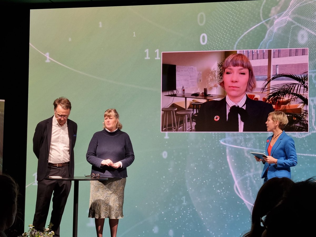 And off we go. First out are <a href="/Ceciliawarrol/">Cecilia Warrol</a> together with <a href="/darjaisaksson/">.darja</a>, <a href="/CharlBrogren/">Charlotte Brogren</a> and @JESundgren.