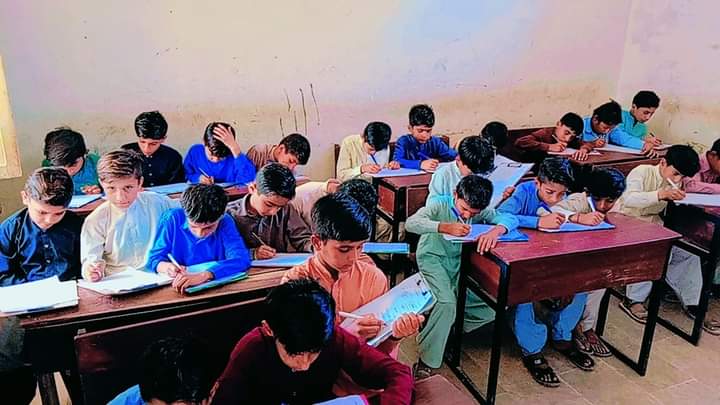 MugheriMustafa's tweet photo. Annual local exams 2023
Students of class iv and v are busy in today's paper  subject Social study at Government Boys primary School Rasheed waggan taluka larkana https://t.co/552WLmu3Zc