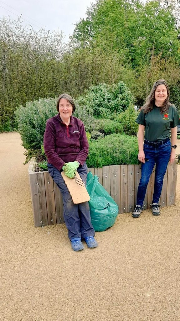 LoveSolihull's tweet photo. The Friends of Hillfield Park held their monthly Gardening Group yesterday ☀️ If you would like to join the group email Plantingourfuture@gmail.co.uk 

Thank you FOHP 😊  you are #awesome 💪 #volunteers https://t.co/veUSAiYqTc
