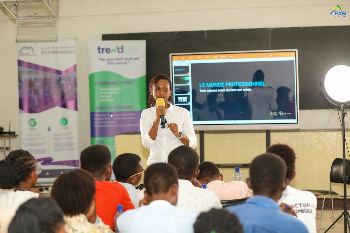 pamchanneltv's tweet photo. #Burundi : -28 Avril 2023 s'est tenu la 2eme seance du programme #TrendUp à @UB_Rumuri en collabiration avec @CAE_FSEG

L'oratrice du Jour etait l'expert en management et leadership des entreprises, @KettyRuhara . 
#Abatwip https://t.co/O8APzP0CAJ